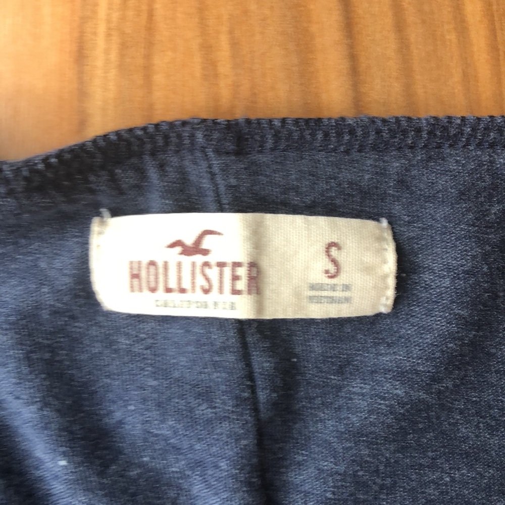 Hollister Graphic Tee - Picture 4 of 4